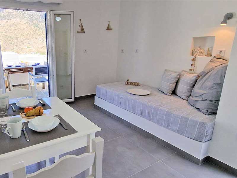 Table à manger et lit maçonné