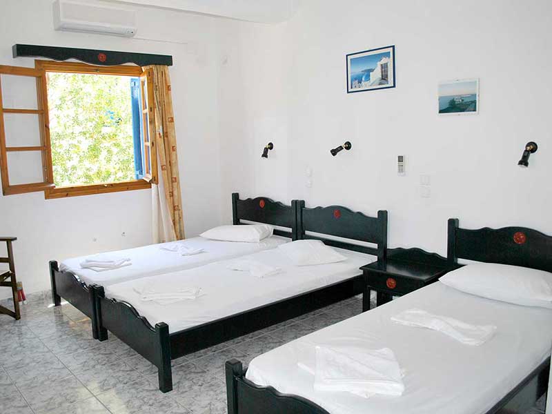 Chambre 6 avec trois lits simples