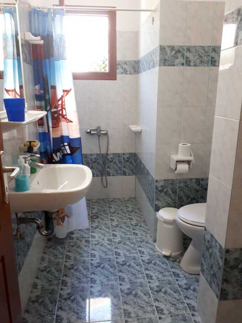 La salle de bain de la chambre 6