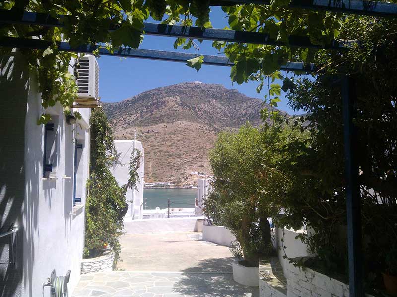 Vue sur la mer et le jardin