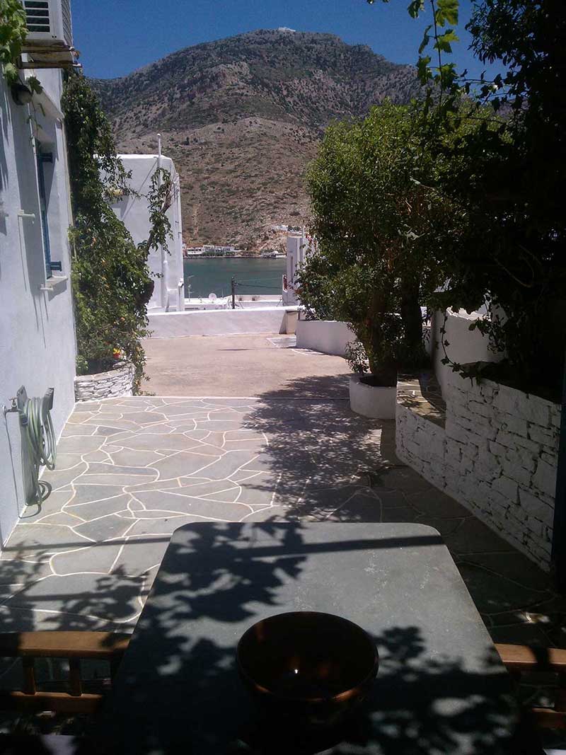 Vue sur la mer et le jardin