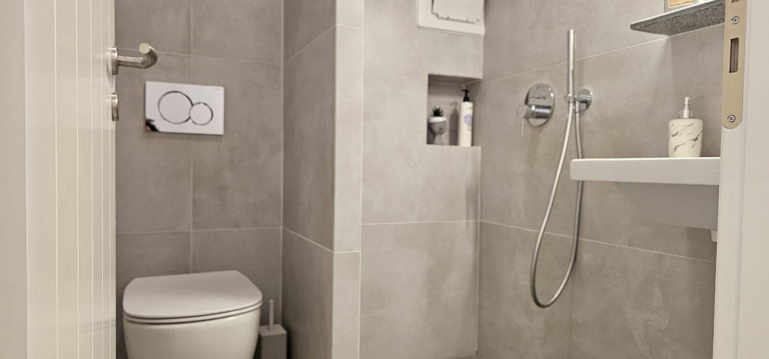 The bathroom of Studio 1