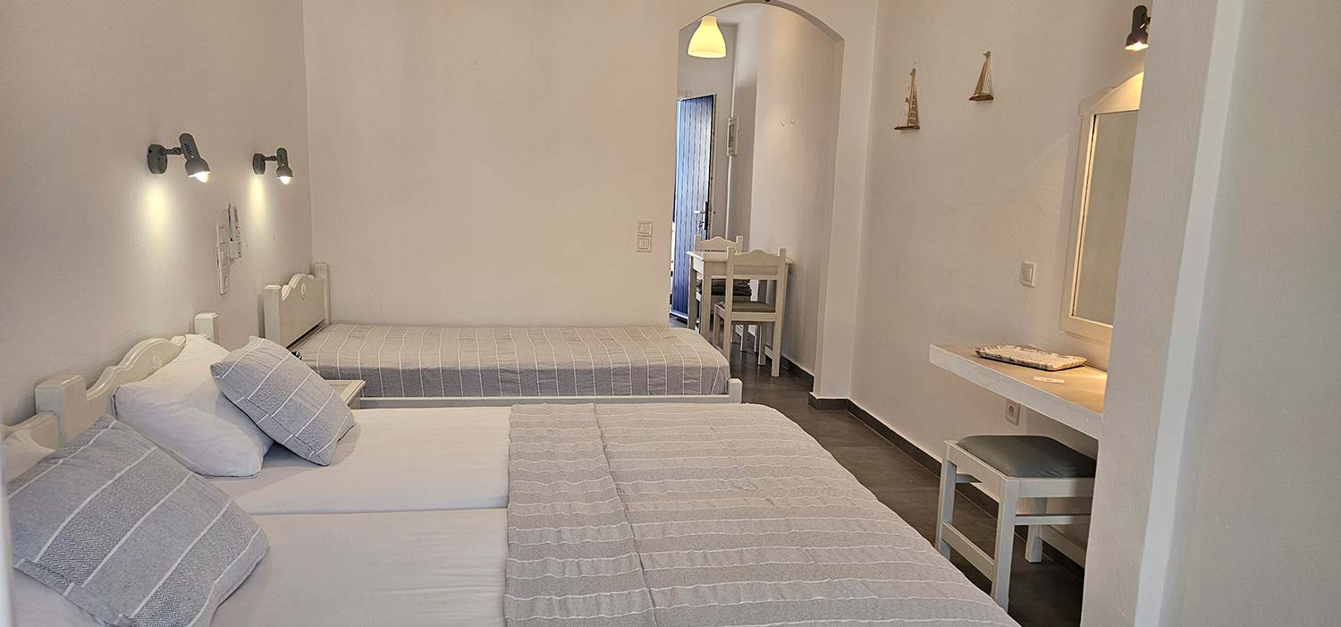 The interior of Studio 1 at Foskolos studios and apartments in Sifnos